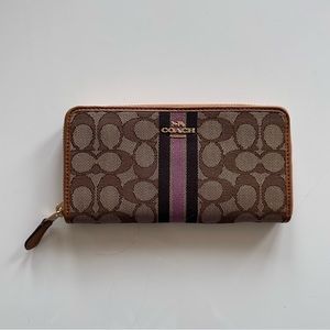 NWT Coach Zippy Wallet Tan Monogram New